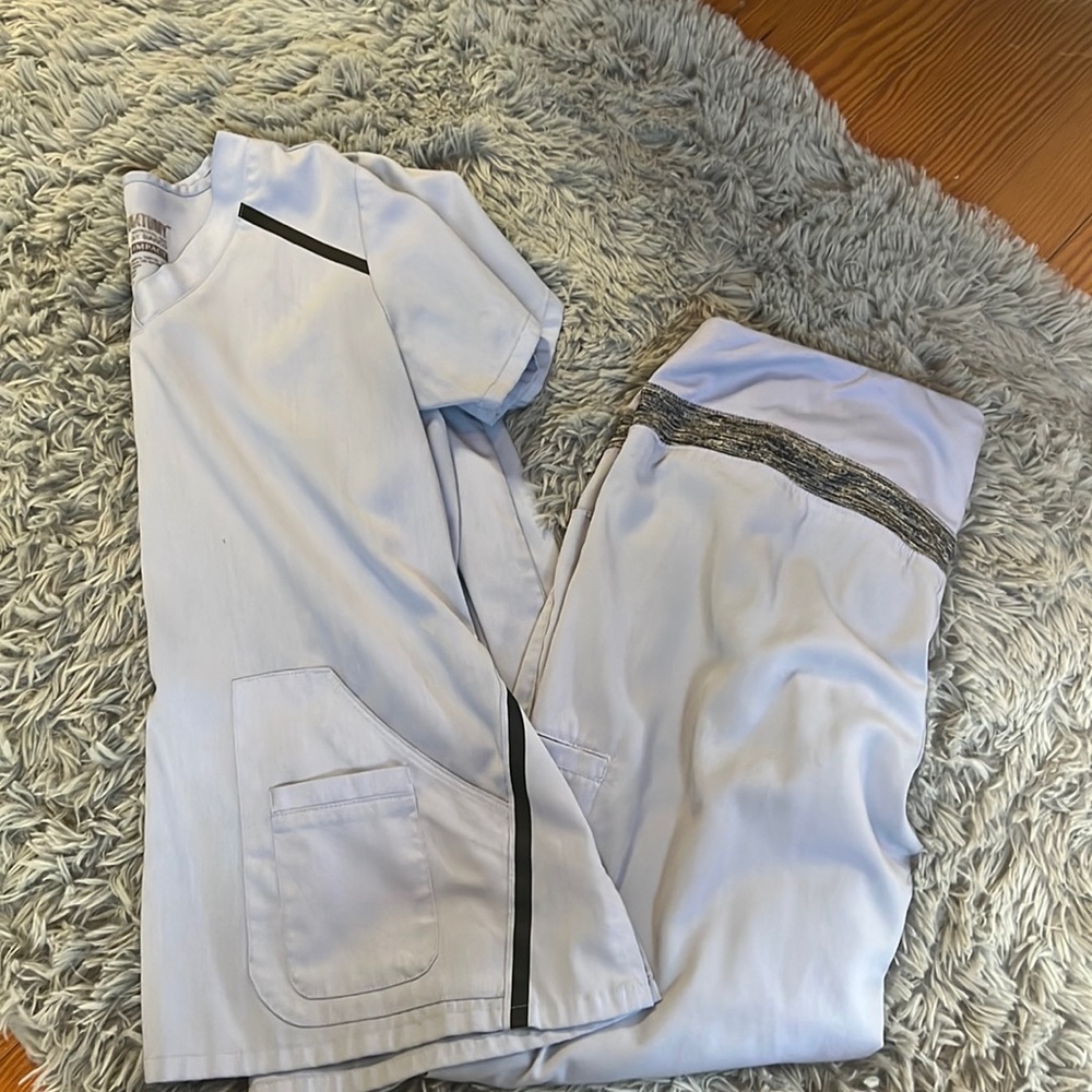 Grey’s Anatomy Impact light purple scrub set size medium